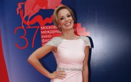 Развелась с певцом Русланом Алехно, обвенчалась с миллионером из Франции: как живет звезда «6 кадров» Ирина Медведева
