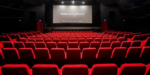 Региональные кинотеатры начали работать только по выходным