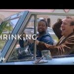 Трейлер сериала «Shrinking», в котором главную роль сыграл Джейсон Сигел В центре сюже...
