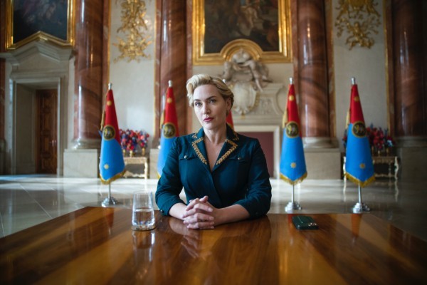 Стал доступен первый кадр сериала «Дворец» с Кейт Уинслет в роли диктатора
