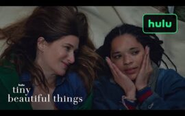 Трейлер сериала «Tiny Beautiful Things» с Кэтрин Хан в главной роли. Шоу основано на книге Ш…
