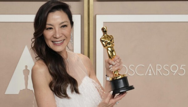Звезда гонконгских боевиков: 10 интересных фактов о Мишель Йео, получившей «Оскар» за «Лучшую женскую роль»