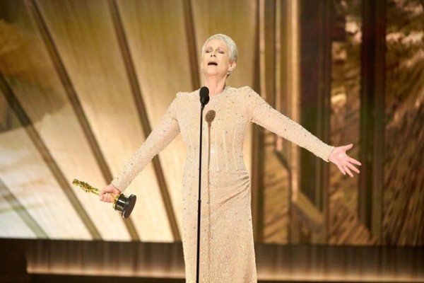 Триумфы, мемы и трогательные речи: чем нам запомнился «Оскар-2023»