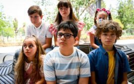 Дети остаются без надзора взрослых в трейлере семейной комедии «Детки в порядке»