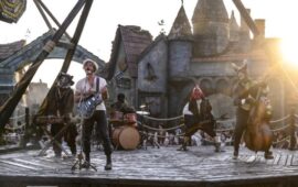 Тихон Жизневский возглавляет разношерстную рок-группу в трейлере фильма «Бременские музыканты»