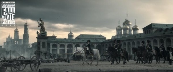 Хоакин Феникс атакует Россию на новых кадрах из фильма «Наполеон»