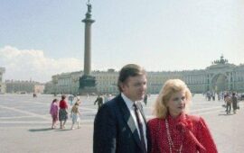 🔁🖼 Дональд Трамп с первой женой Иваной Трамп на Дворцовой площади в Ленинграде, …