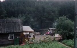 🔁[GIF] Дом Кузякиных из фильма "Любовь и голуби" был жилым до, во время и после съемо…