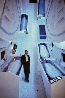 🖼 Стэнли Кубрик на съемках «Космической одиссеи 2001 года».