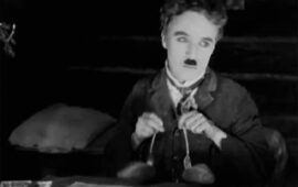 [GIF] 135 лет назад родился Чарли Чаплин.
