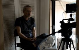 🖼 Хон Сан-су известен микробюджетными минималистичными фильмами, в которых мног…