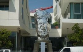 🖼 Чешский скульптор Дэвид Черни увековечил Дэвида Линча, создав впечатляющую ск…